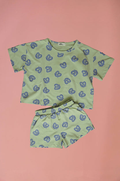 Pretzel Short Sleeve Play Set front view