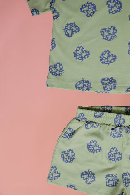 Pretzel Short Sleeve Play Set close-up