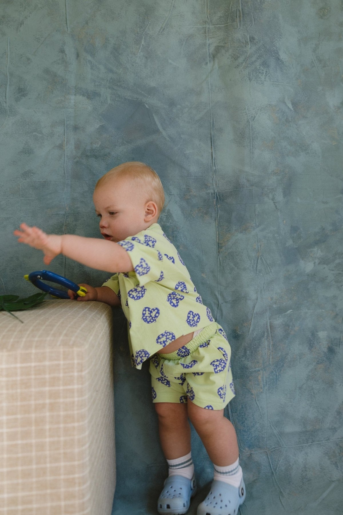 Pretzel Short Sleeve Play Set side view
